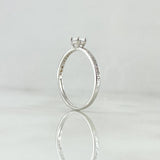 Anillo Solitario Churumbela 1.55gr / T7 1/2 / Circones Blancos Oro Blanco 18K ©