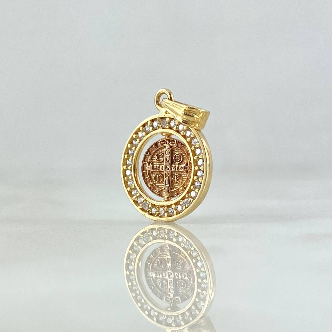 Dije San Benito En Aro Movil 2.05gr / 2.2cm / Circones Blancos Dos Oros Amarillo Rosa 18K ©