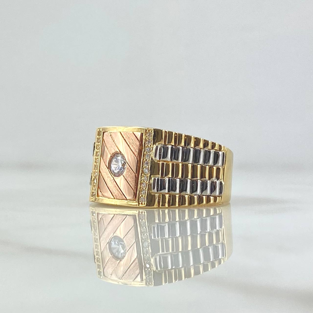 Anillo Sello Solitario En Rectangulo Rayado 9.65gr / T11 1/2 / Circones Blancos Tres Oros 18K ©