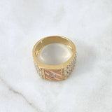 Anillo Sello Solitario En Rectangulo Rayado 9.65gr / T11 1/2 / Circones Blancos Tres Oros 18K ©