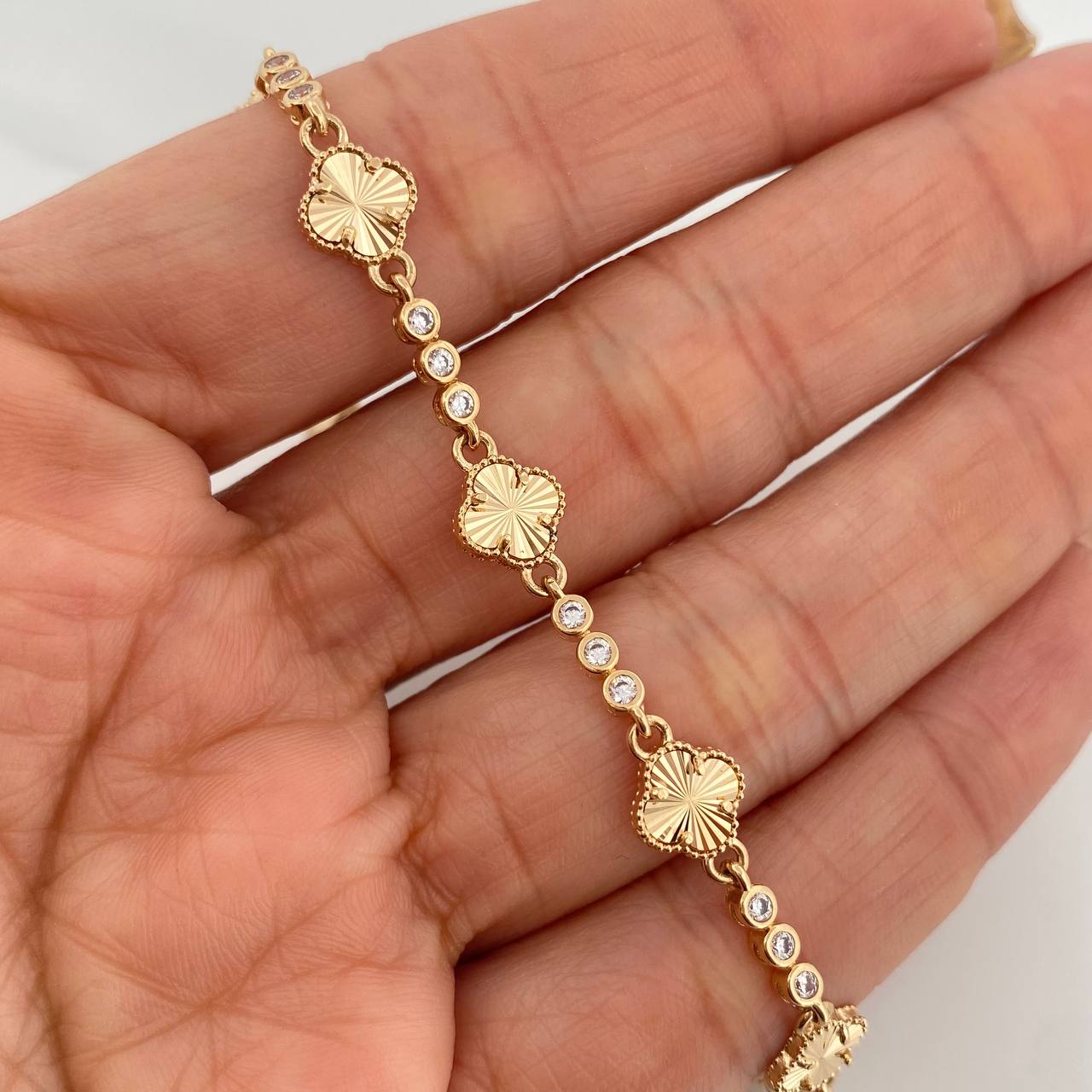 Pulso Halo Trebol 7g / 17.05cm / 2.45mm Oro Amarillo 18K