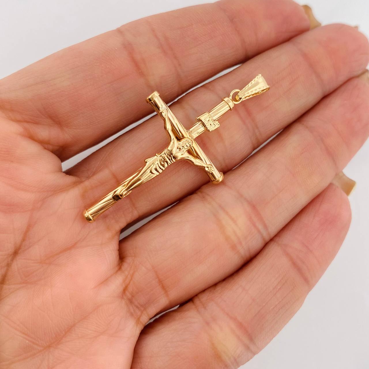 Dije Cruz Cristo 1.45g / 4.05cm Oro Amarillo 18K