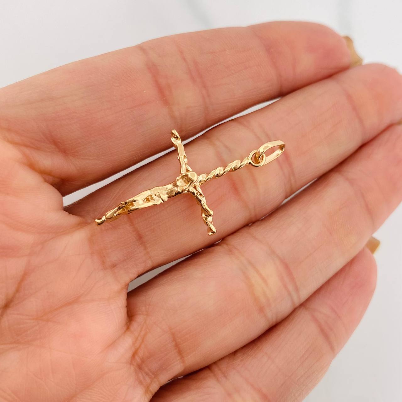 Dije Cruz Cristo 1.7g / 2.05cm Oro Amarillo 18K