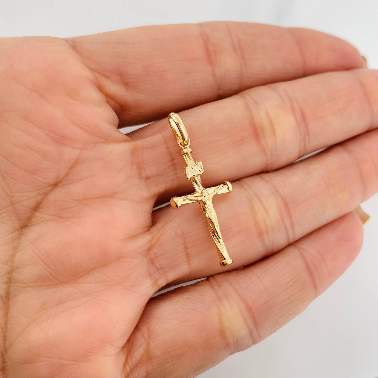 Dije Cruz Cristo 0.85g / 3.05cm Oro Amarillo 18K