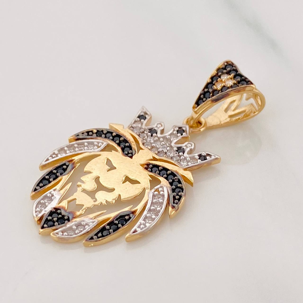 Dije Leon 2.95g / 3.05cm Tres Oros 18K