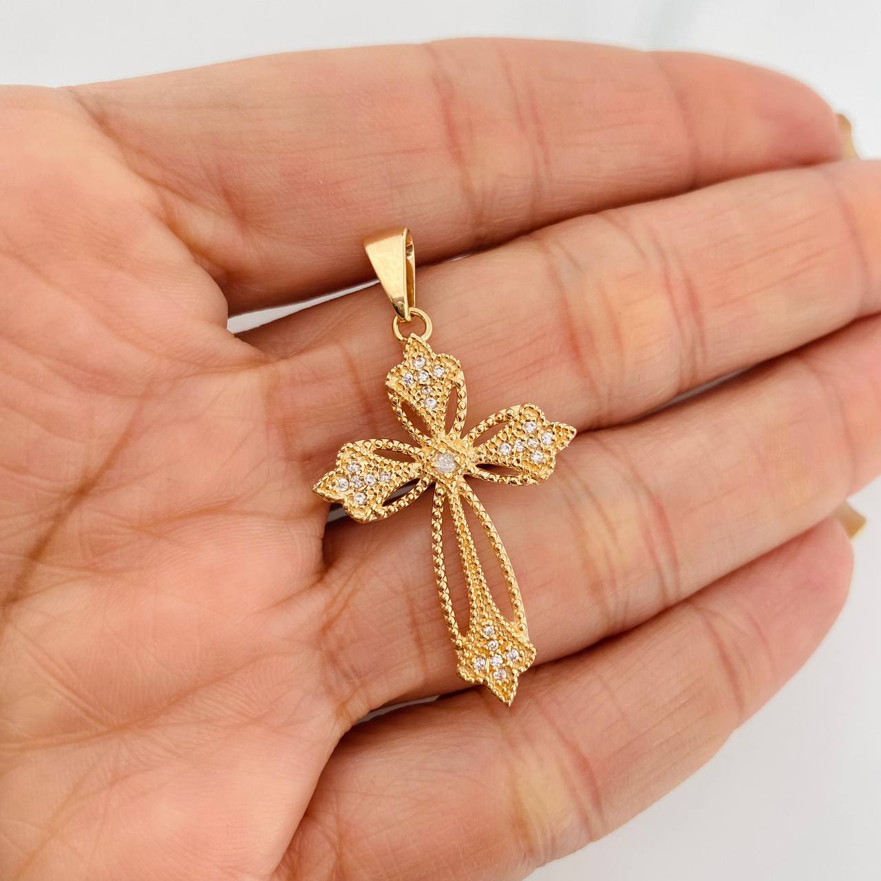 Dije Cruz Floreada 2.95g / 4cm Oro Amarillo 18K