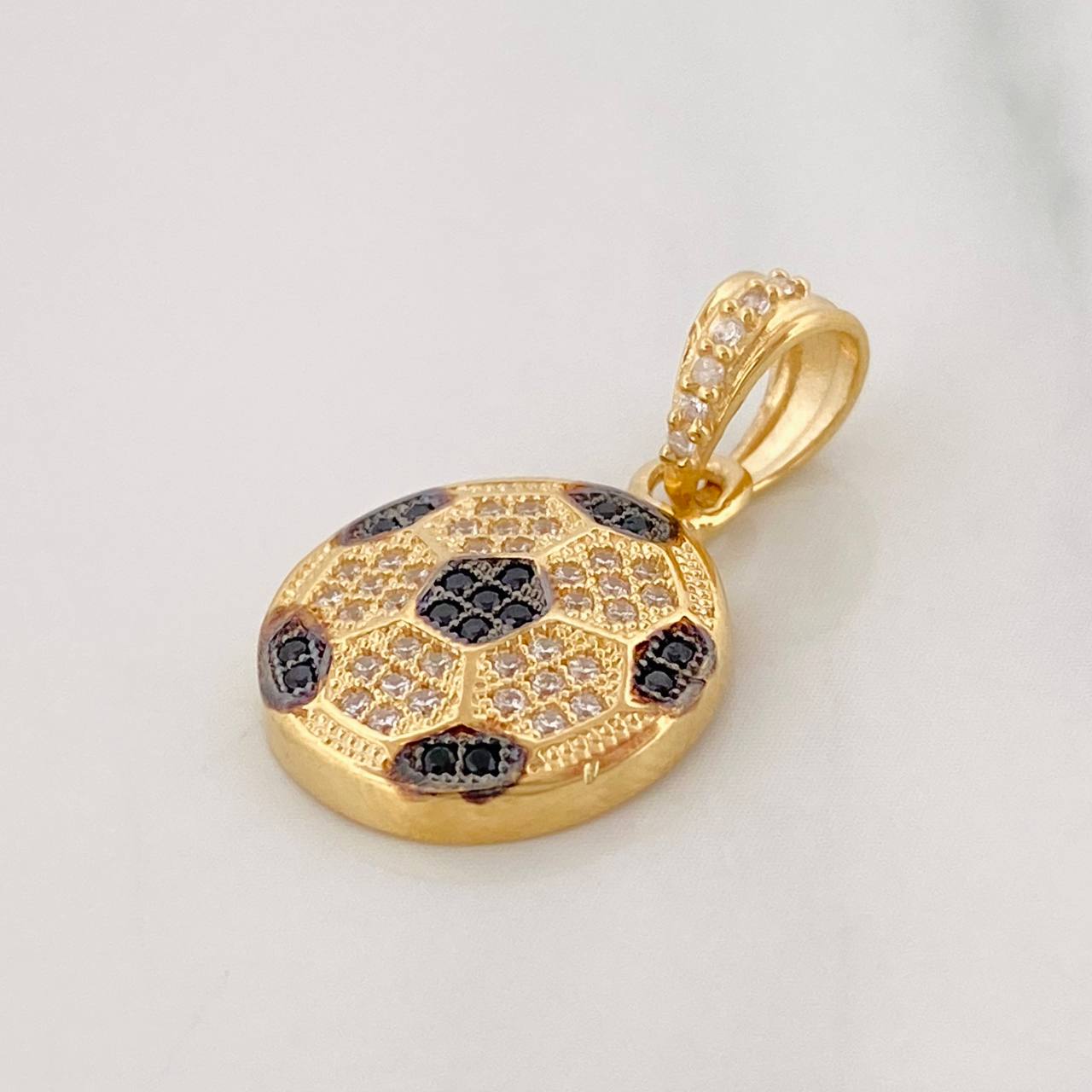 Dije Balon Futbol 2.5g / 2.03cm Dos Oros Negro Amarillo 18K