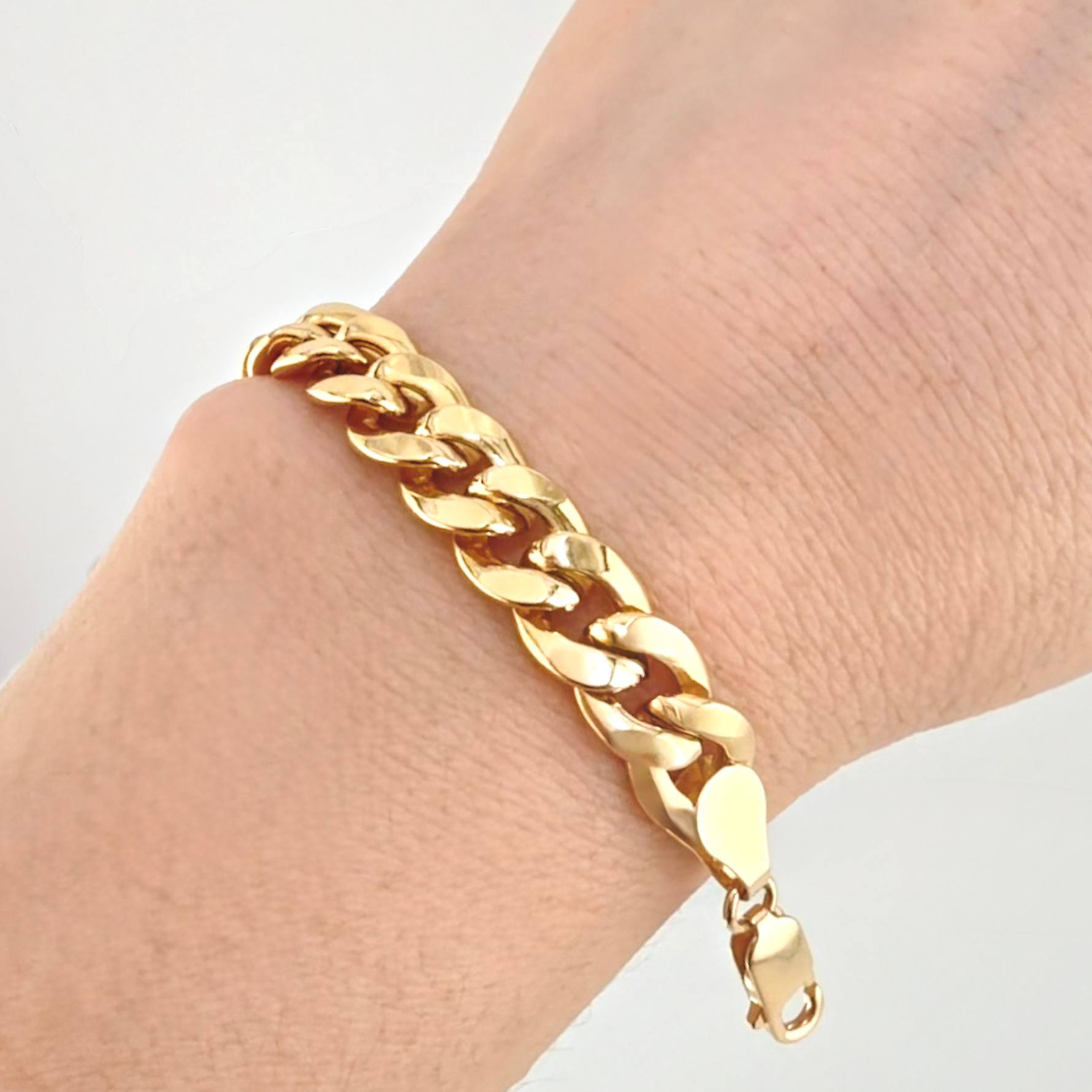 Pulso Cubano 9.5gr / 22cm / 9mm Oro Amarillo +1 18K ©