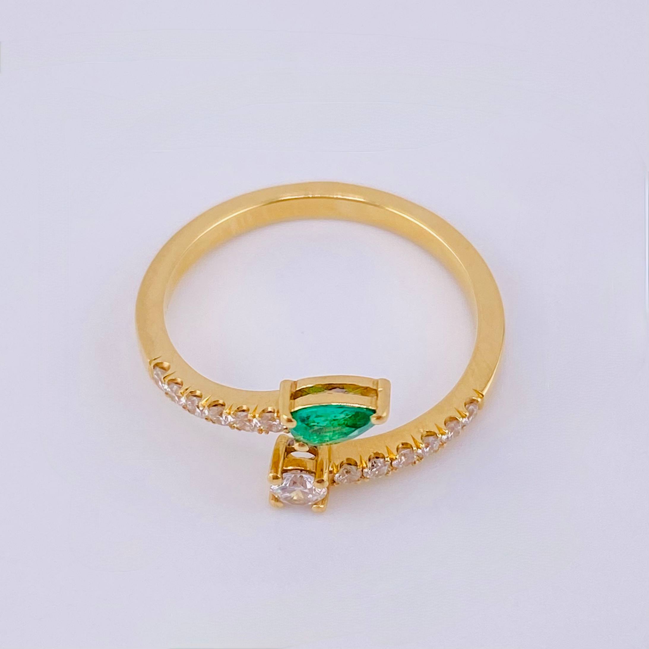 Anillo Solitario Cola En Gota 13pts Esmeralda 18pts Diamantes 2.75gr / T7 / Oro Amarillo 18K ©