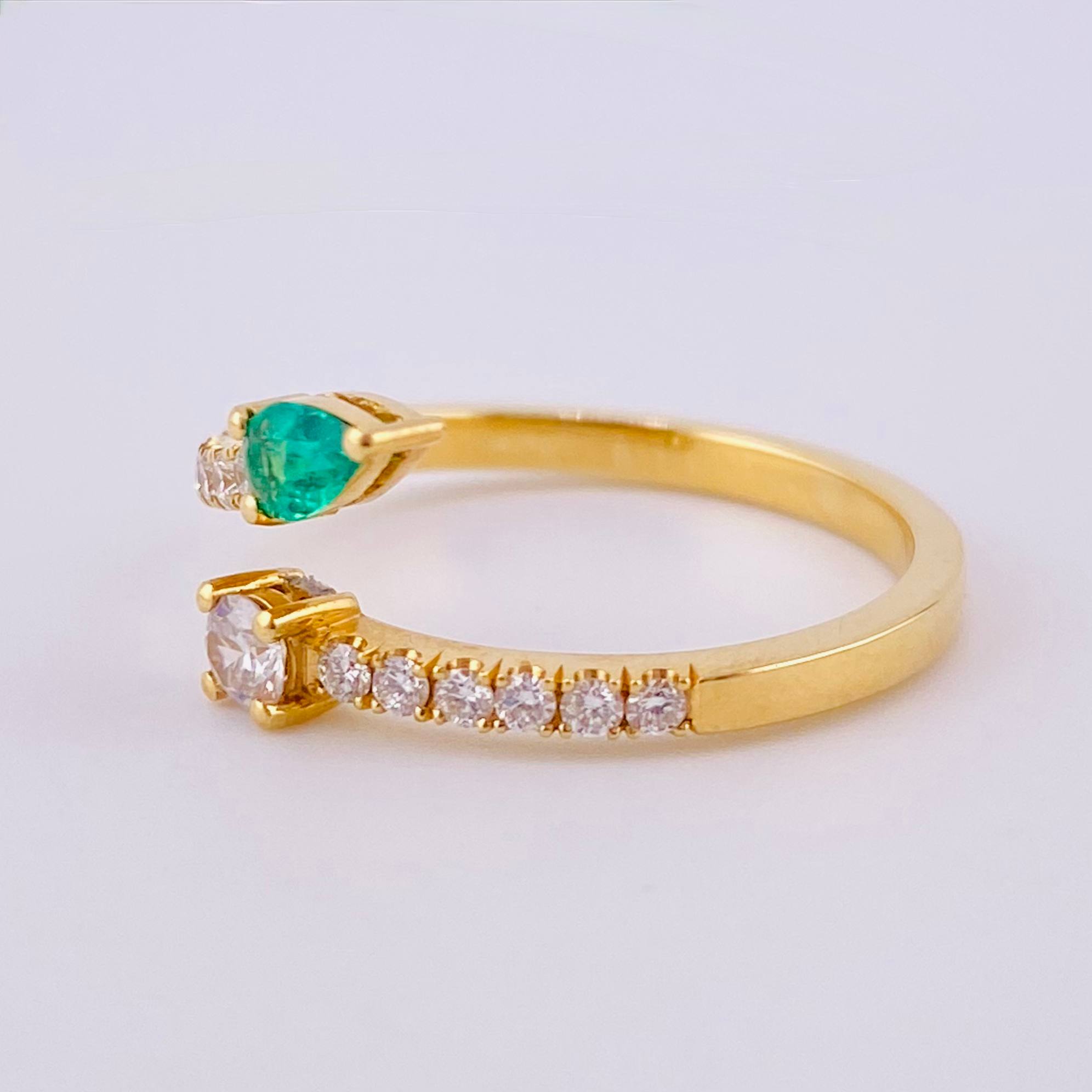 Anillo Solitario Cola En Gota 13pts Esmeralda 18pts Diamantes 2.75gr / T7 / Oro Amarillo 18K ©