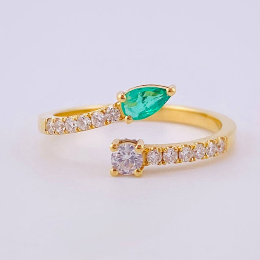 Anillo Solitario Cola En Gota 13pts Esmeralda 18pts Diamantes 2.75gr / T7 / Oro Amarillo 18K ©