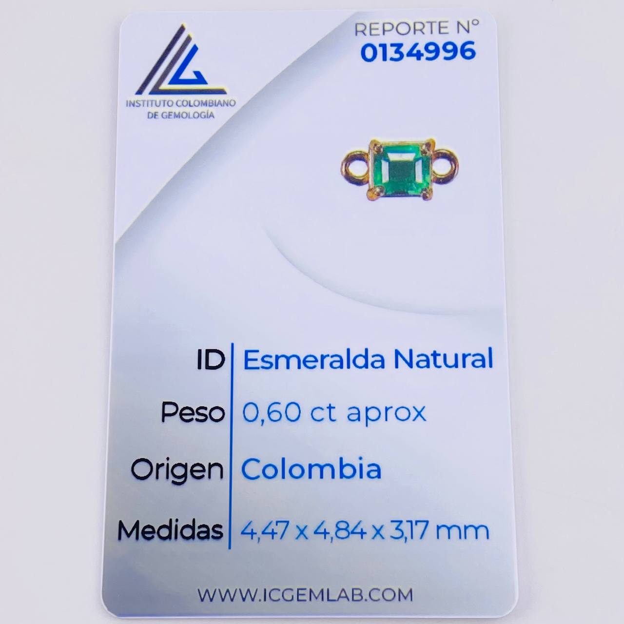 Herraje Cuadrado Cuatro Garras 60pts Esmeralda 0.7gr / 1cm / Oro Amarillo 18K