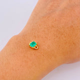 Herraje Cuadrado Cuatro Garras 70pts Esmeralda 0.95gr / 1cm / Oro Amarillo 18K