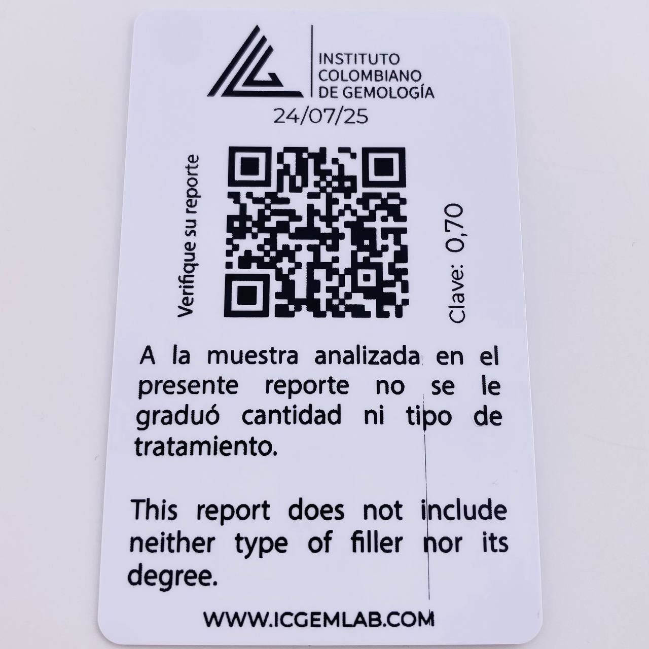 Herraje Cuadrado Cuatro Garras 70pts Esmeralda 0.95gr / 1cm / Oro Amarillo 18K