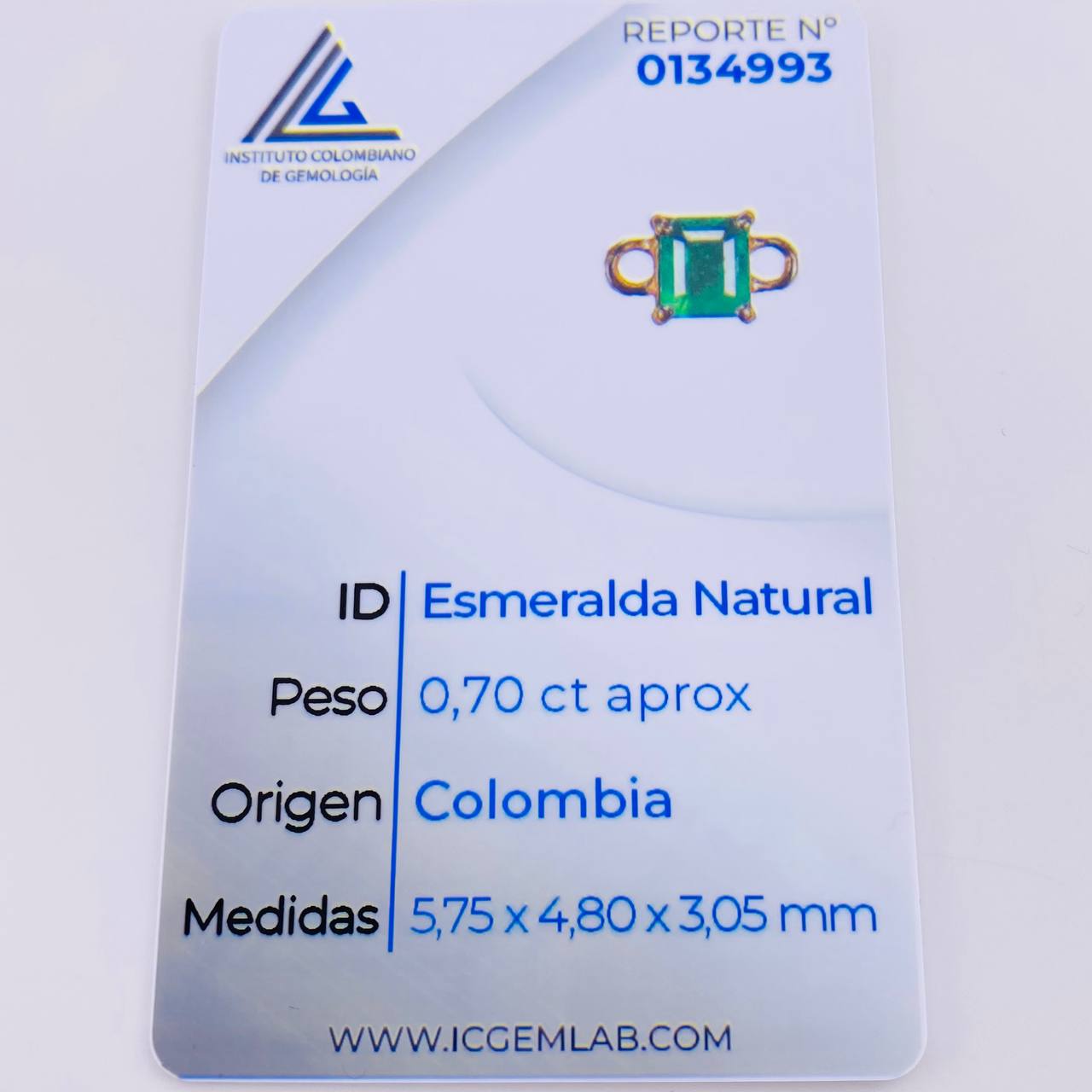 Herraje Cuadrado Cuatro Garras 70pts Esmeralda 0.8gr / 1cm / Oro Amarillo 18K