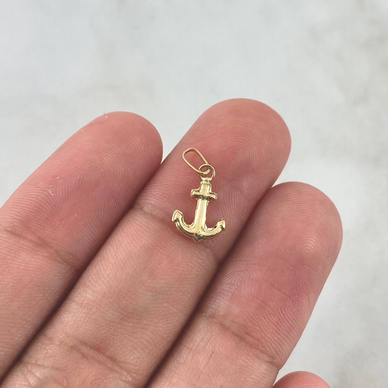 Dije Ancla 0.2gr / 1.4cm / Lisa Oro Amarillo 18K *