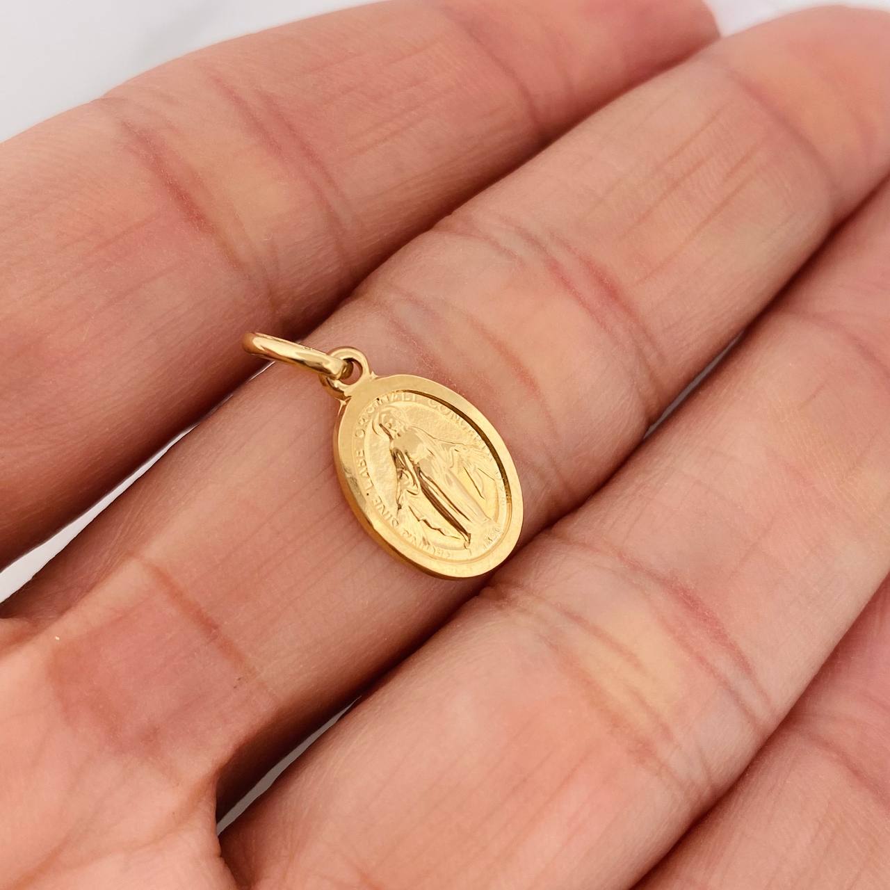 Dije Virgen Milagrosa 1.4gr / 2cm / Oro Amarillo 18K &