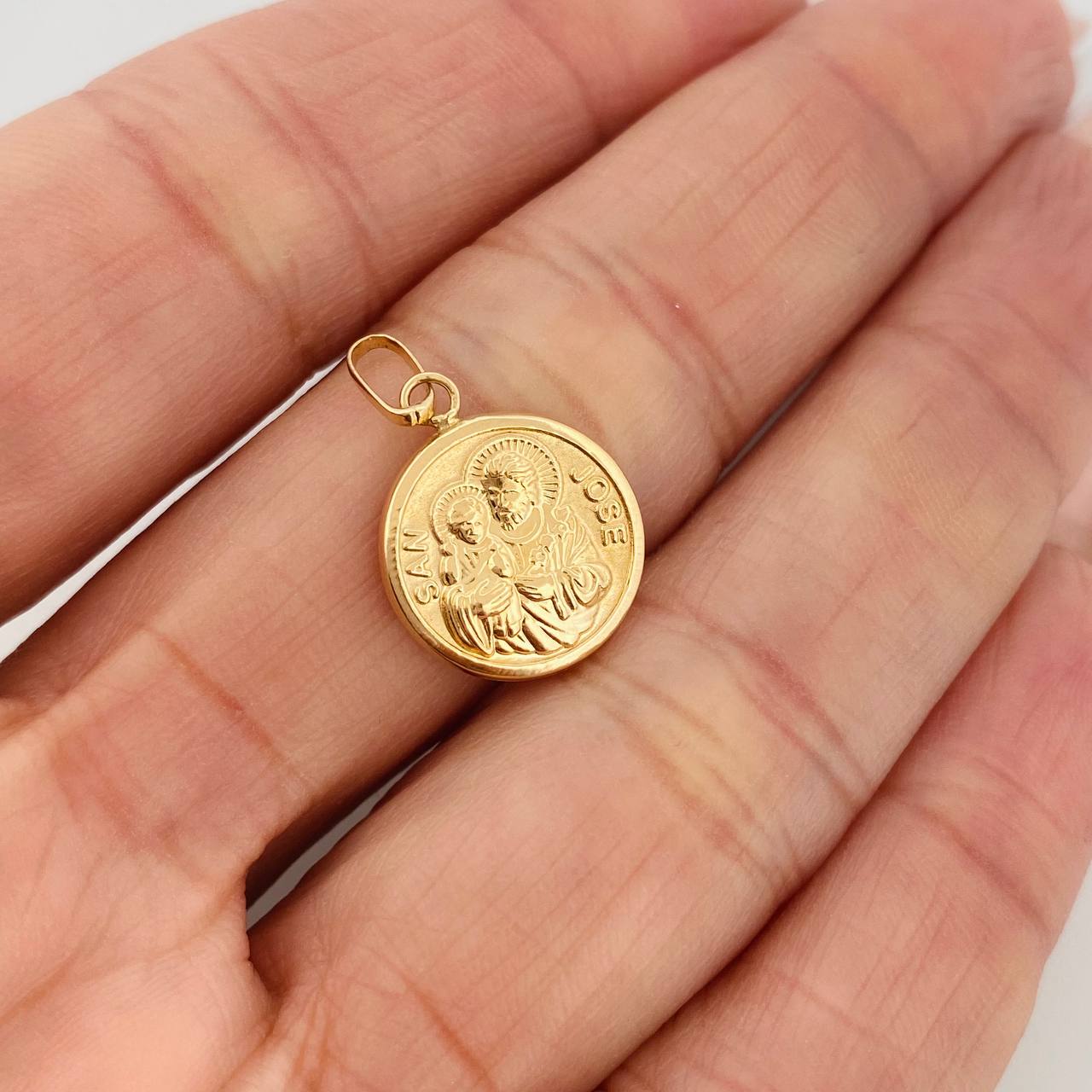 Dije San Jose 0.8gr / 2cm / Oro Amarillo 18K &