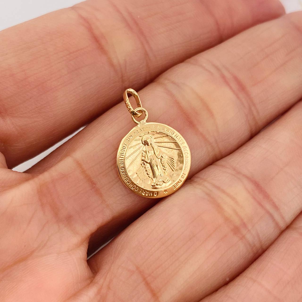 Dije Medalla Virgen Milagrosa 0.55gr / 2cm / Oro Amarillo 18K &