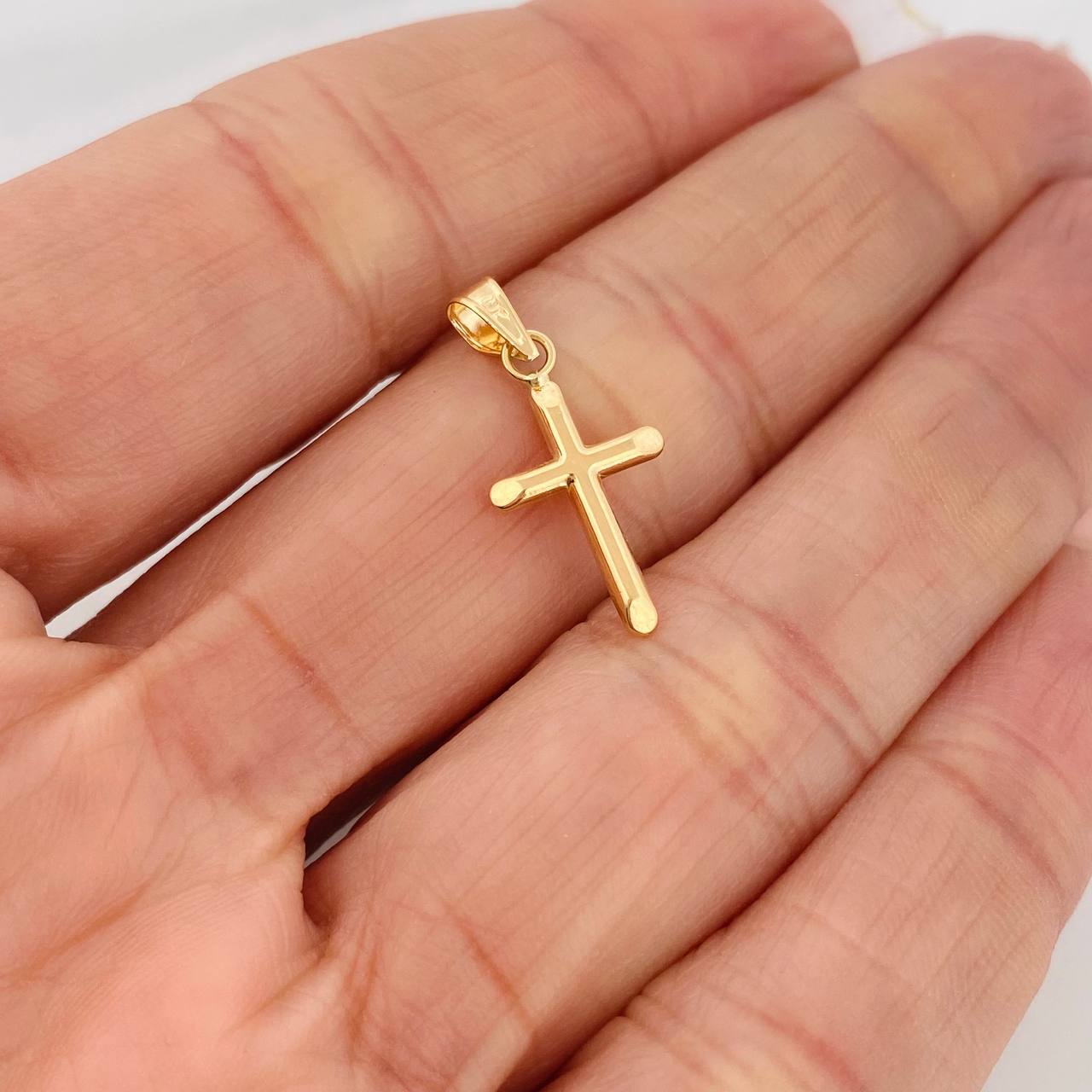 Dije Cruz Puntas Planas 0.4gr / 2.2cm / Oro Amarillo 18K &