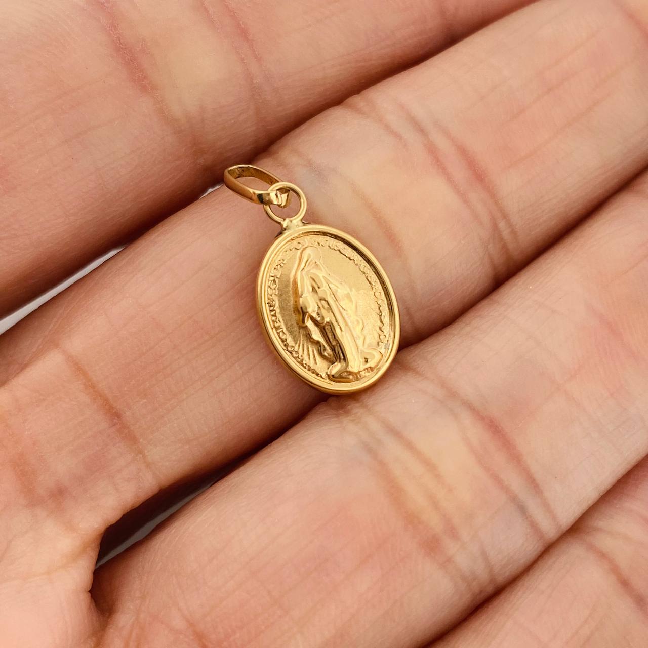 Dije Virgen Milagrosa 0.55gr / 2cm / Oro Amarillo 18K &