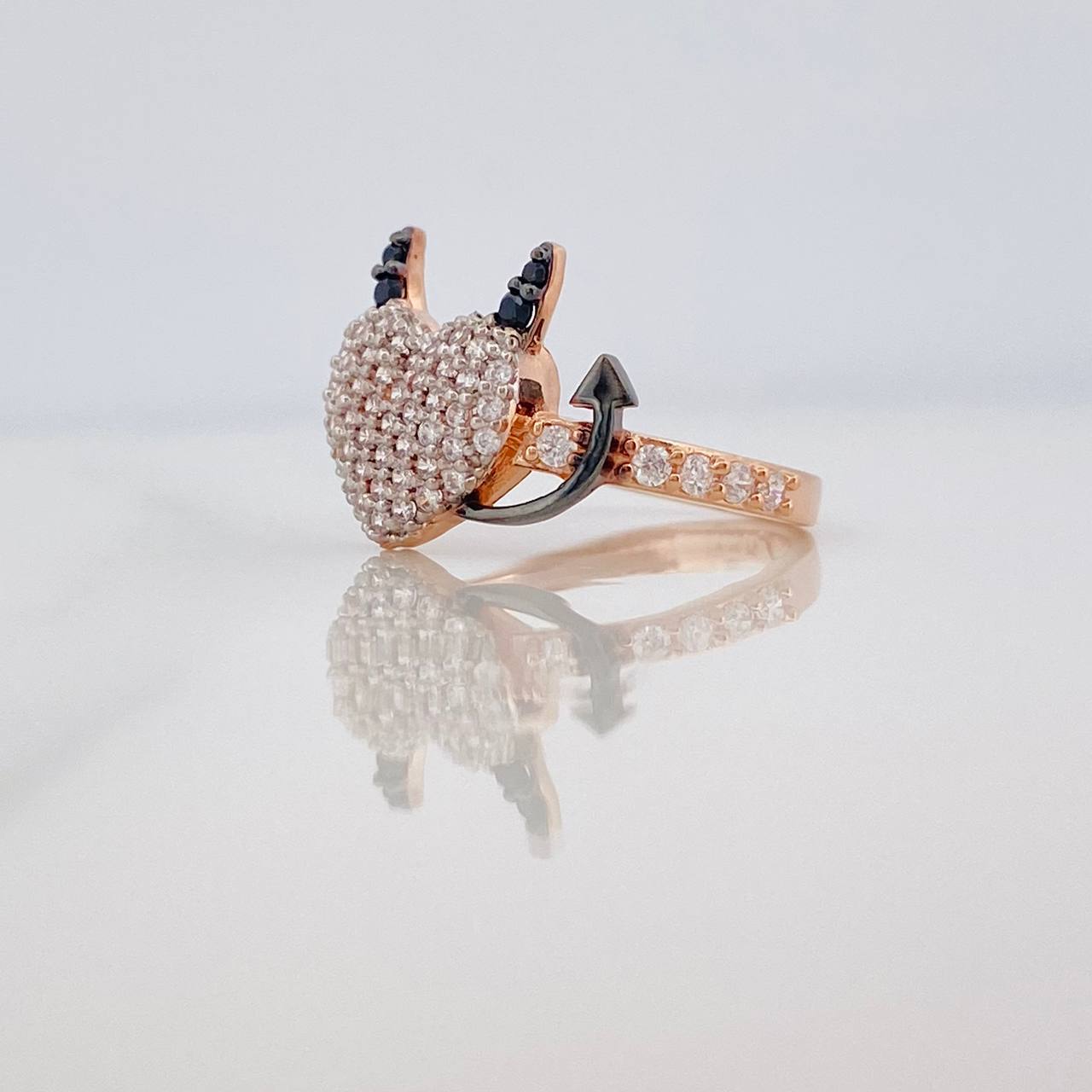 Anillo Corazon Devil 2.65gr / T7 1/4 / Tres Oros 18K &