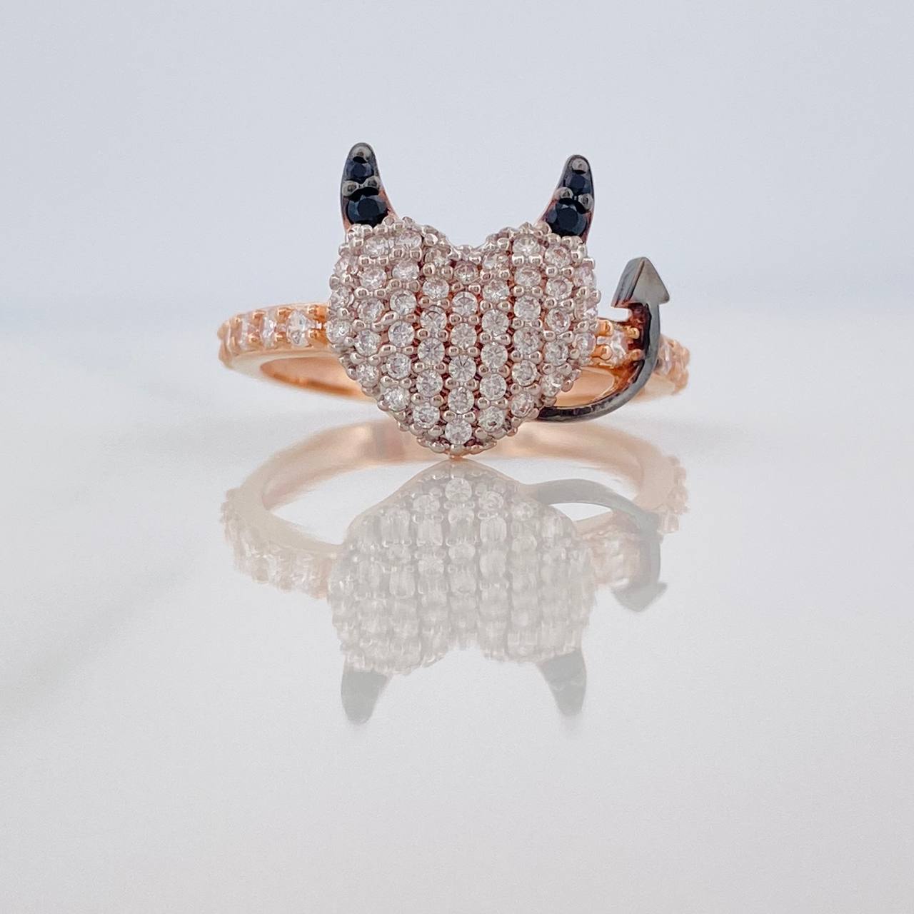 Anillo Corazon Devil 2.65gr / T7 1/4 / Tres Oros 18K &