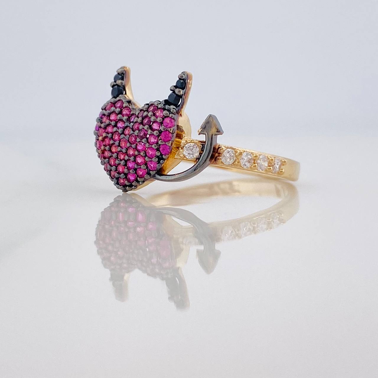 Anillo Corazon Devil 2.75gr / T7 1/4 / Dos Oros Negro Amarillo 18K %