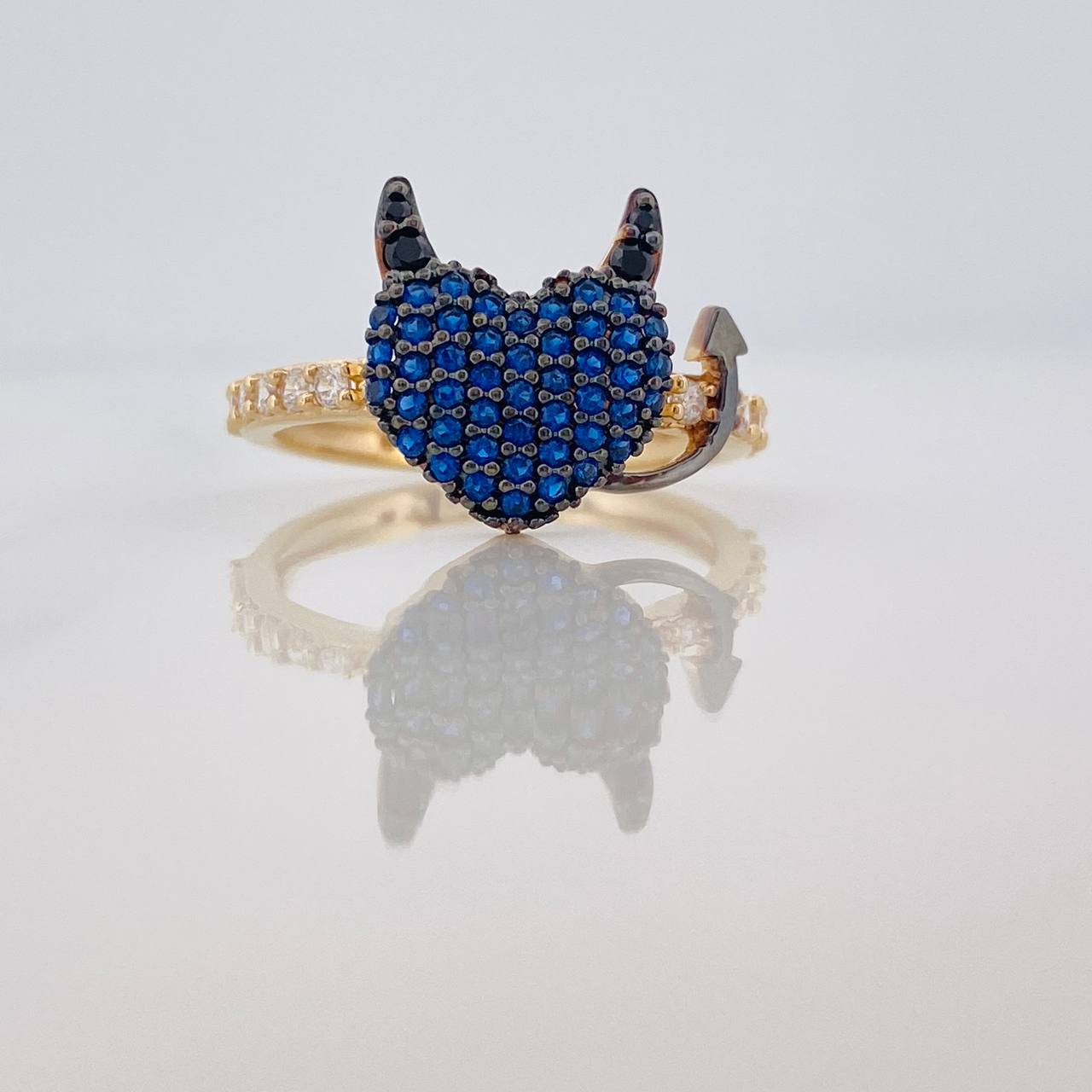 Anillo Corazon Devil 2.6gr / T5 1/4 / Dos Oros Negro Amarillo 18K %