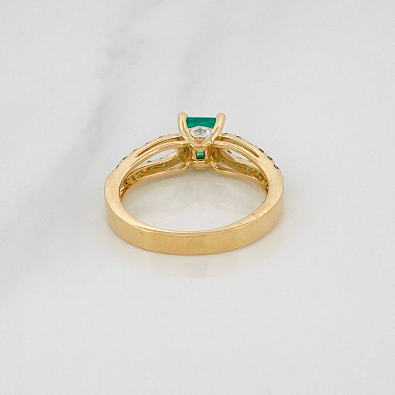 Anillo Cuadrado Esmeraldas 94 pts Diamantes 0.02 pts 3.5gr / T6 1/2 / Oro Amarillo 18K &