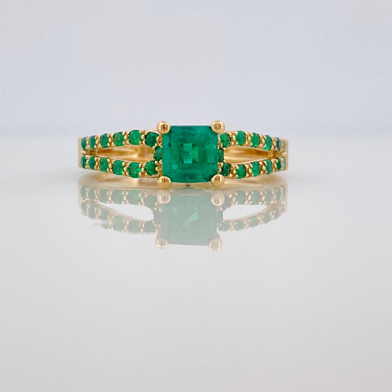 Anillo Cuadrado Esmeraldas 94 pts Diamantes 0.02 pts 3.5gr / T6 1/2 / Oro Amarillo 18K &