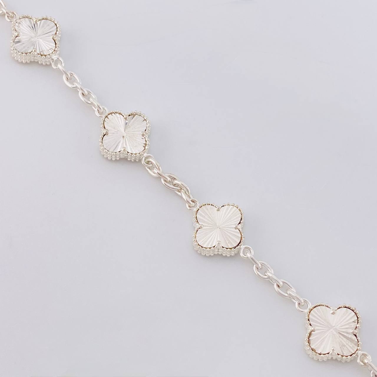 Pulso Aro Seguido Trébol Diamantado 16.65g / 20.3cm / 2.4mm Plata 925