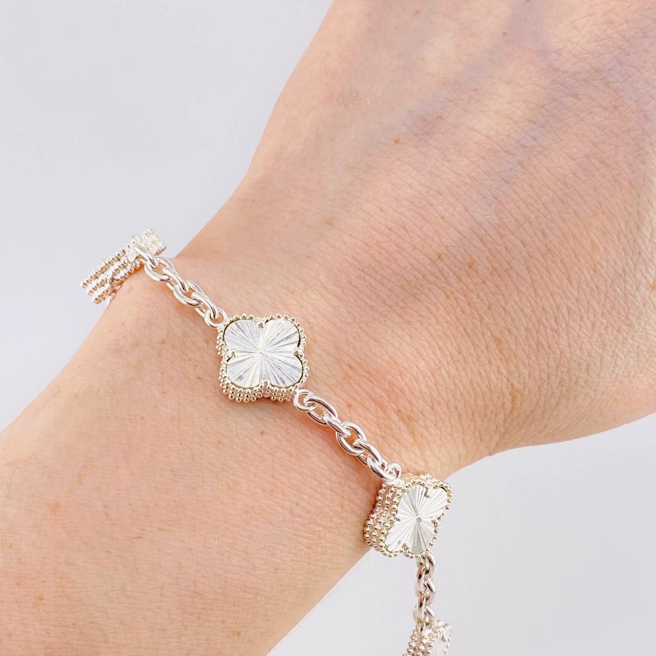 Pulso Aro Seguido Trébol Diamantado 17.1g / 20.3cm / 2.4mm Plata 925