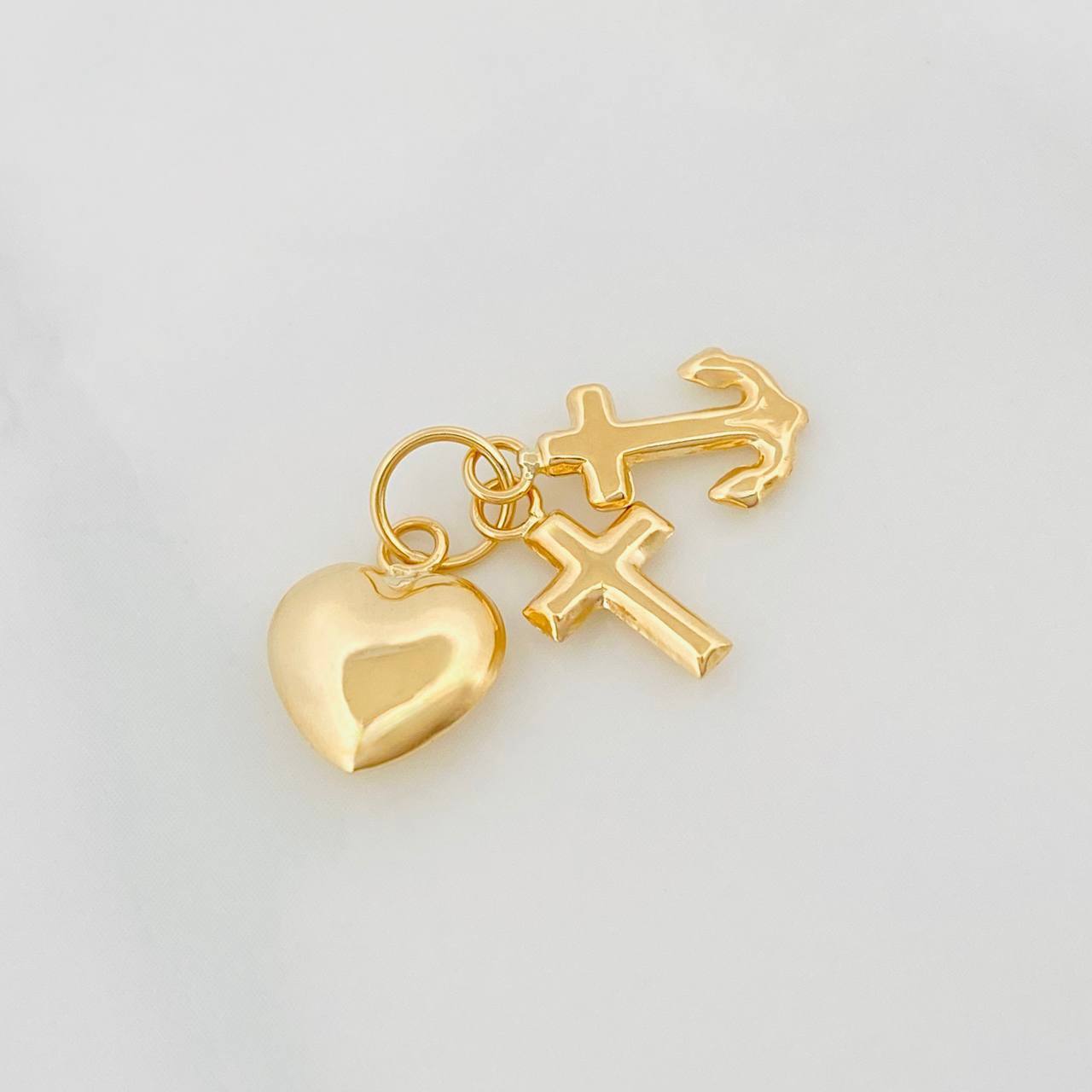 Dije Tres Gracias 0.9g / 1.7cm Oro Amarillo 18K