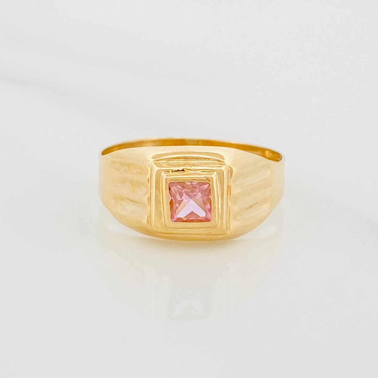 Anillo Sello Cuadrado 1.3g / T5 1/4 Oro Amarillo 18K