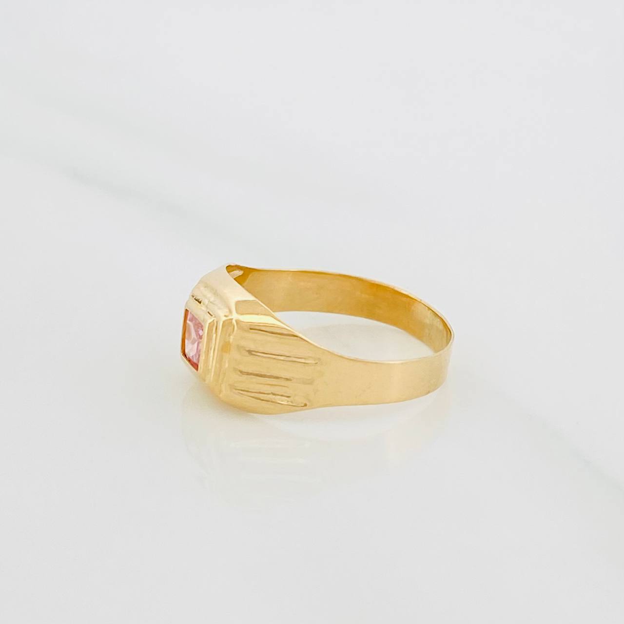 Anillo Sello Cuadrado 1.3g / T5 1/4 Oro Amarillo 18K