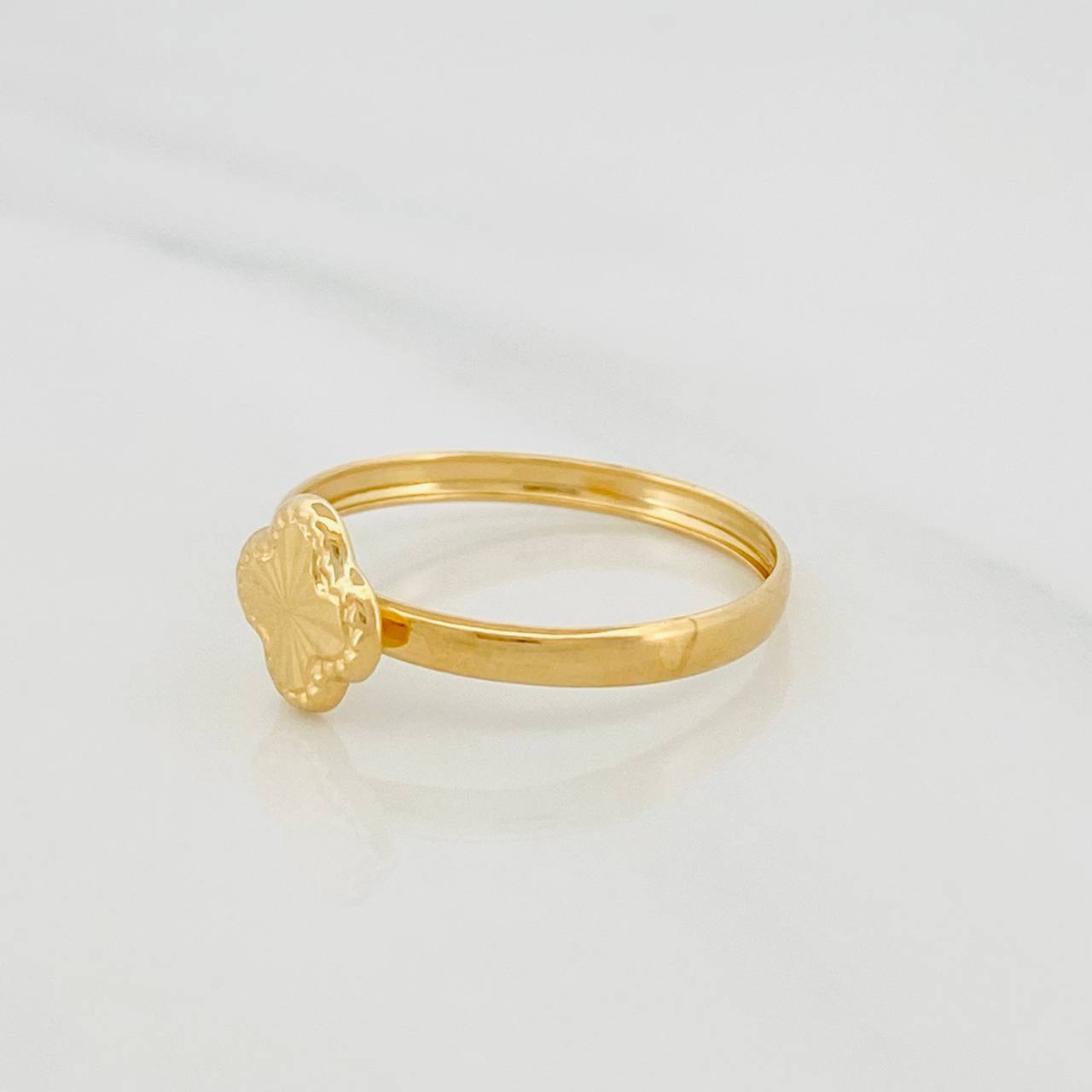 Anillo Trebol Diamantado 0.8g / T6 1/2 Oro Amarillo 18K