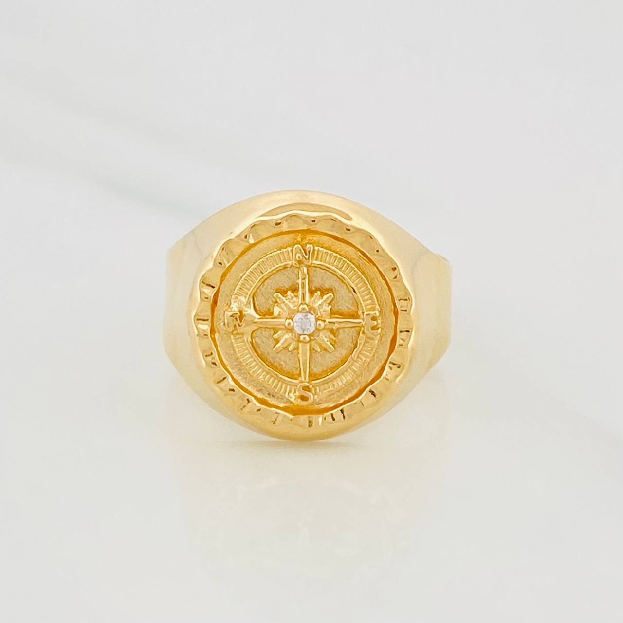 Anillo Sello Bordeado Brujula 3.55g / T8 3/4 Oro Amarillo 18K