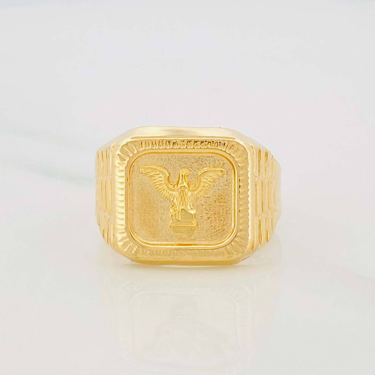 Anillo Sello Aguila Bordeado 3.3g / T8 1/2 Oro Amarillo 18K