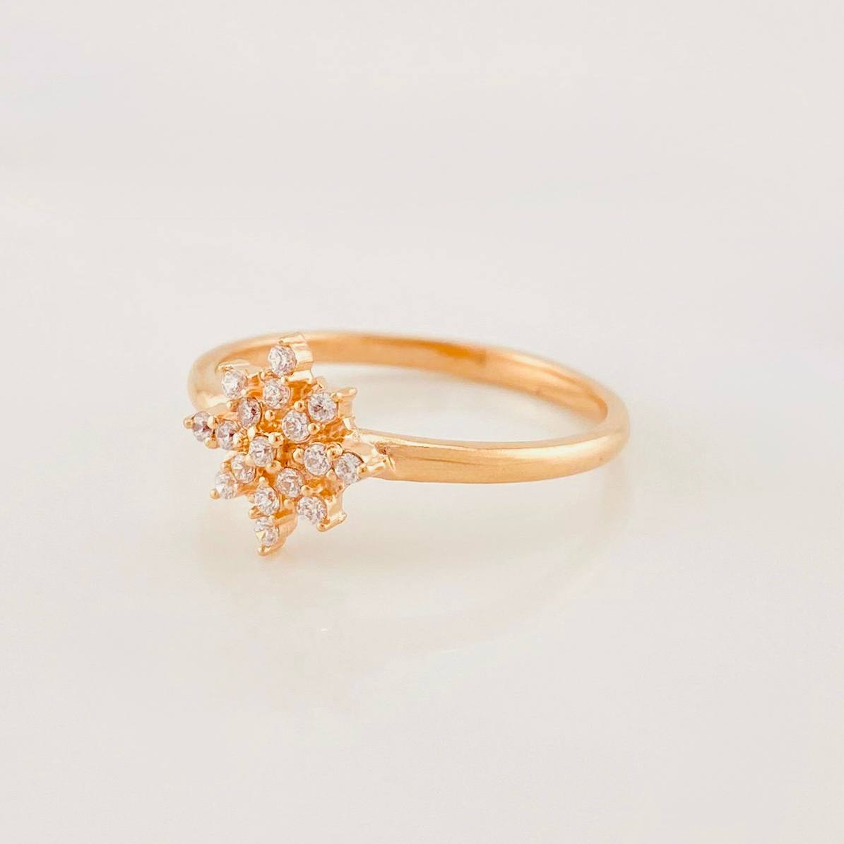 Anillo Flor 2.35g / T6 3/4 Oro Rosa 18K