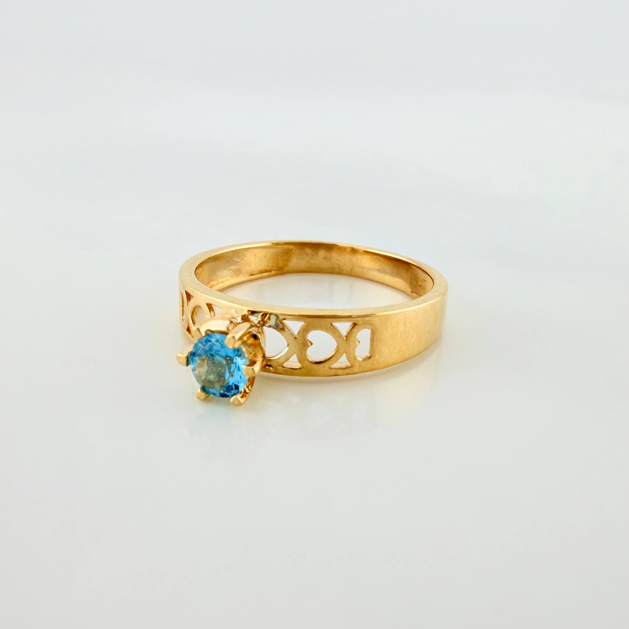 Anillo Solitario Corazones 2.45g / T7 Oro Amarillo 18K