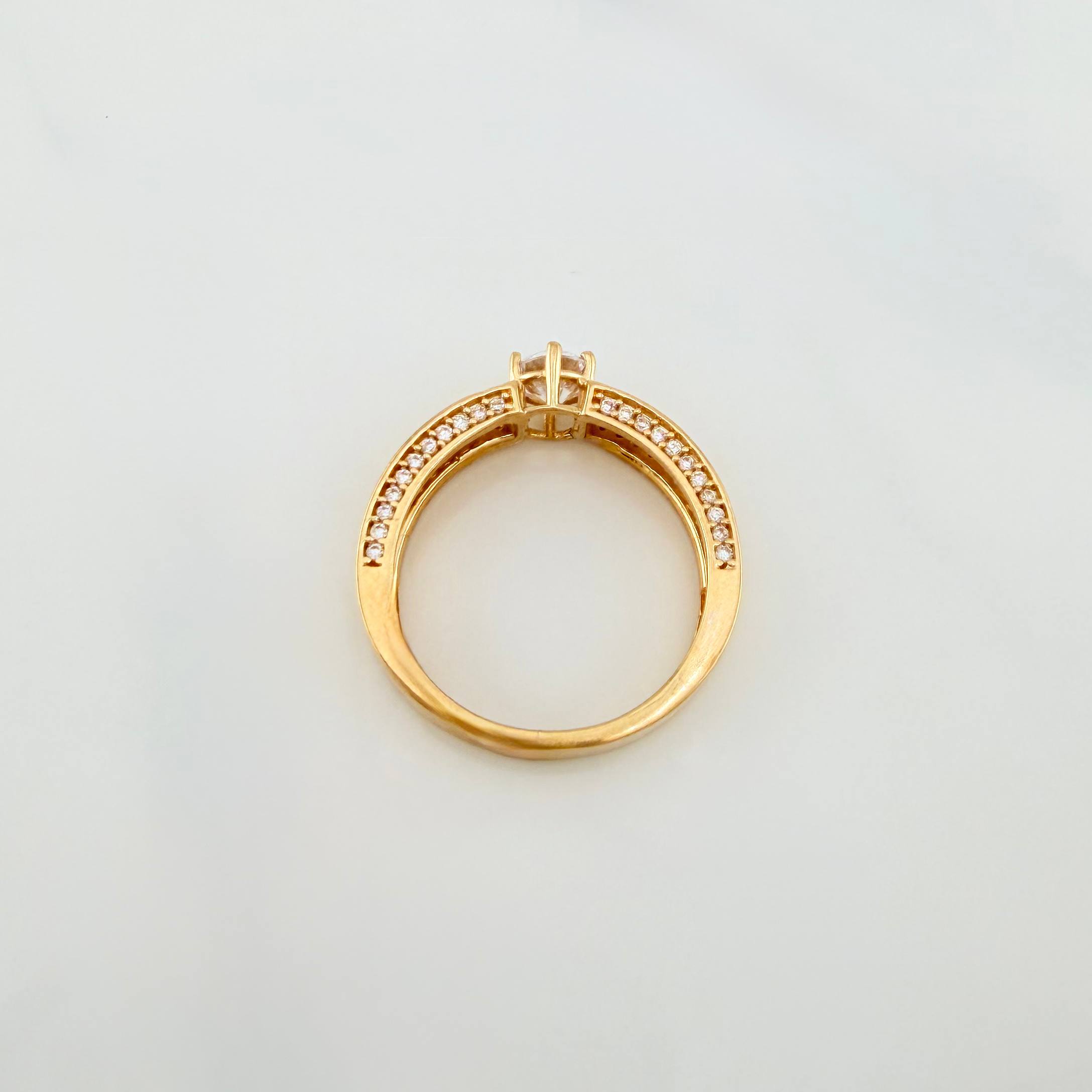Anillo Solitario Corazones 4.3g / T7 1/4 Oro Amarillo 18K
