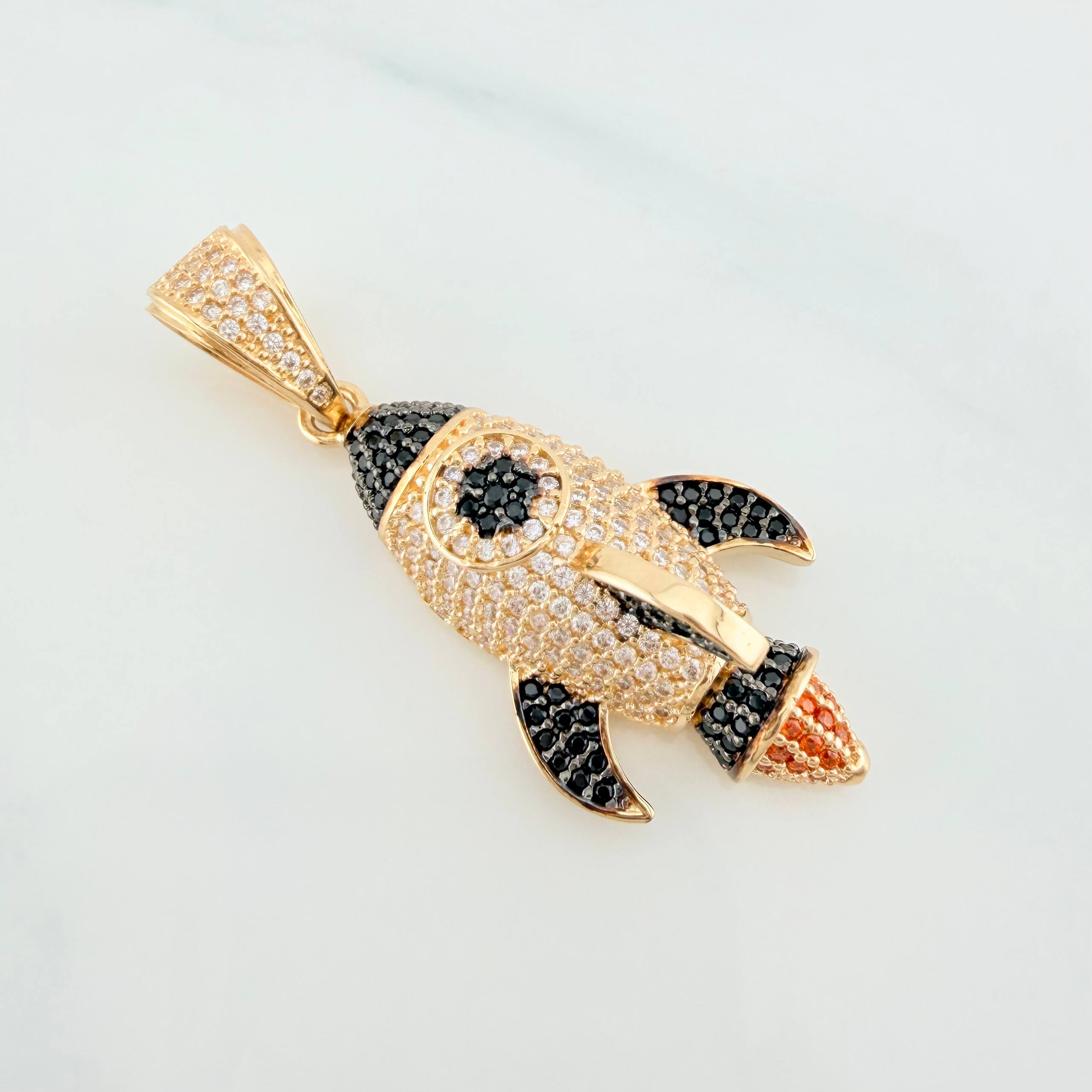 Dije Cohete 6.8g / 4.2cm Dos Oros Negro Amarillo 18K