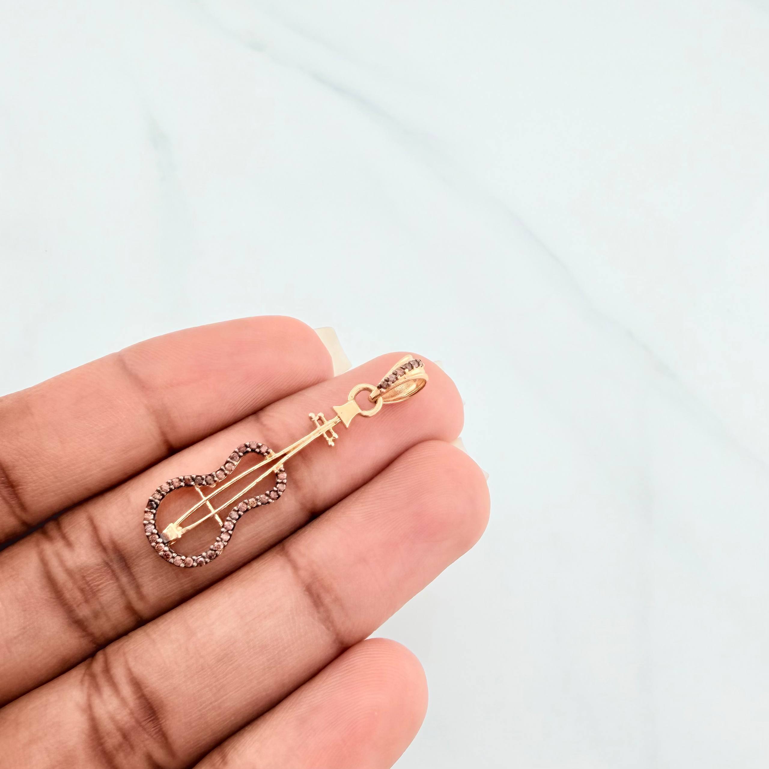 Dije Guitarra 1.9g / 3.7cm Dos Oros Negro Amarillo 18K