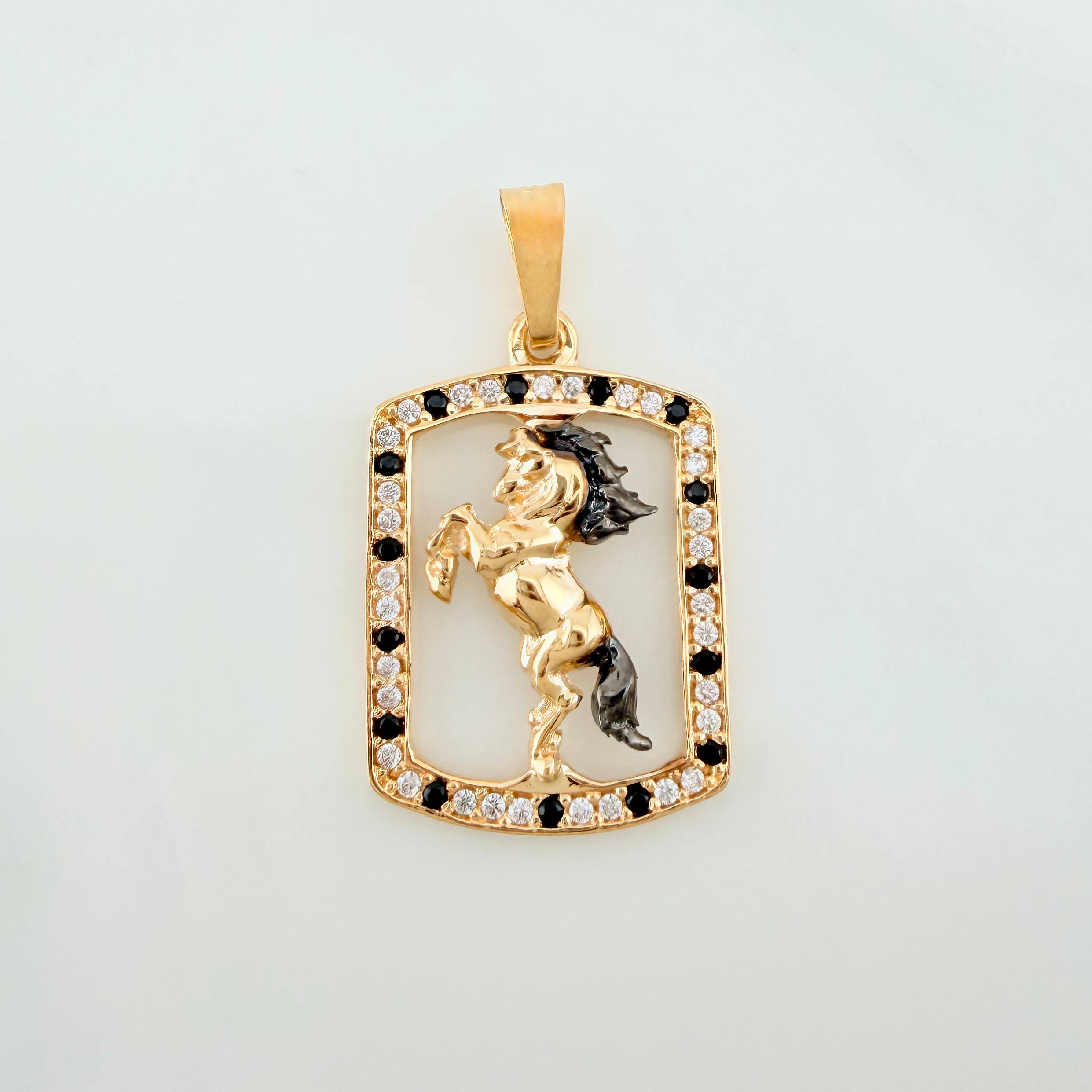 Dije Caballo 1.95g / 2.7cm Dos Oros Negro Amarillo 18K