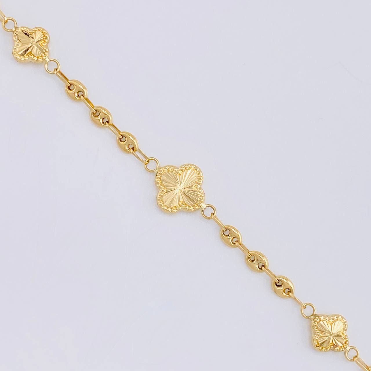 Pulso GC Trébol Diamantado 3.1g / 18.6cm / 3.4mm Oro Amarillo 18K