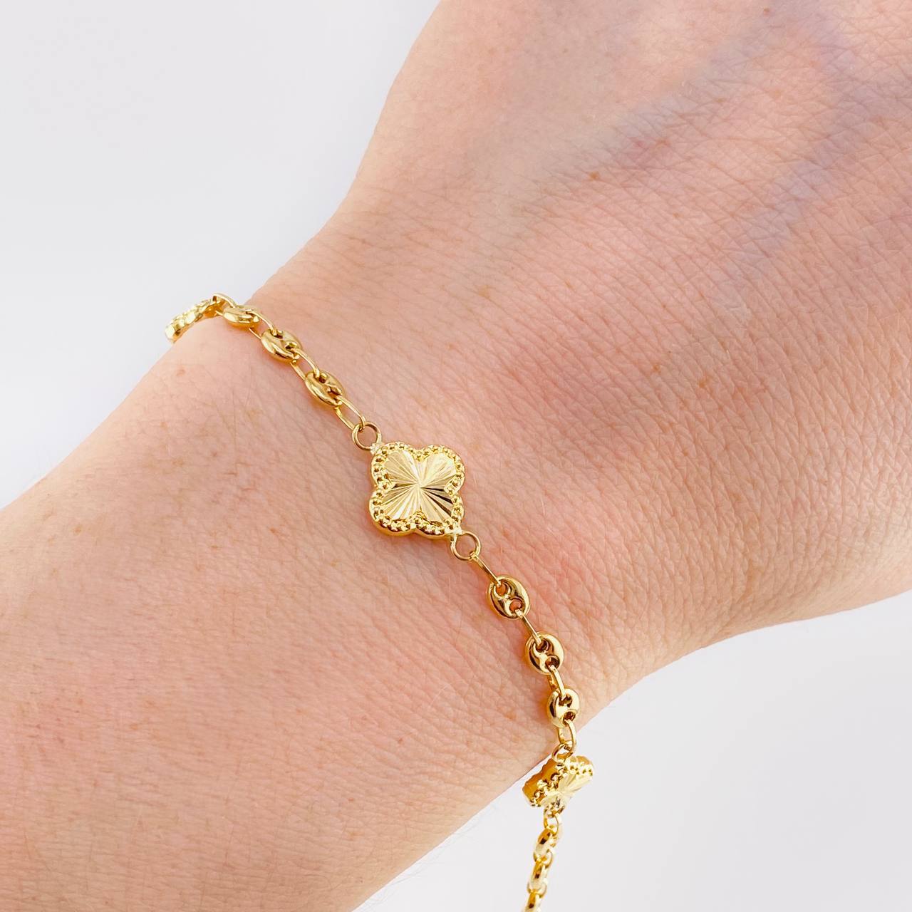 Pulso GC Trébol Diamantado 3.1g / 18.6cm / 3.4mm Oro Amarillo 18K