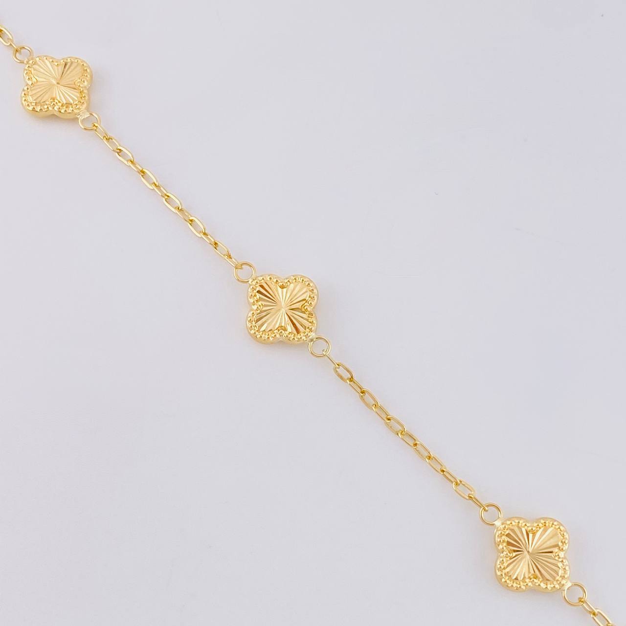 Pulso Cajón Trébol Diamantado 3.15g / 18.6cm / 1.6mm Oro Amarillo 18K