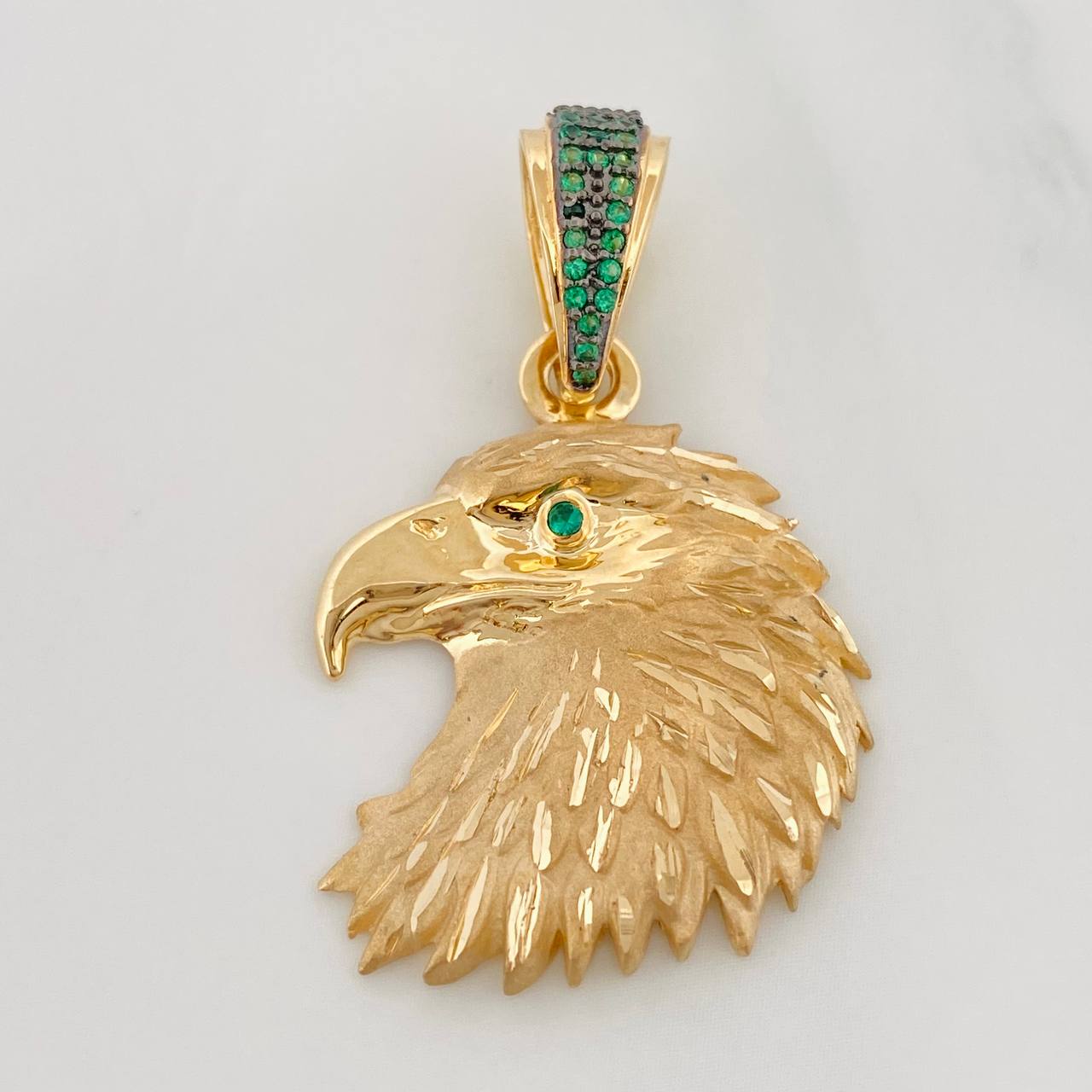 Dije Águila 4.9g / 3.6cm Dos Oros Negro Amarillo 18K