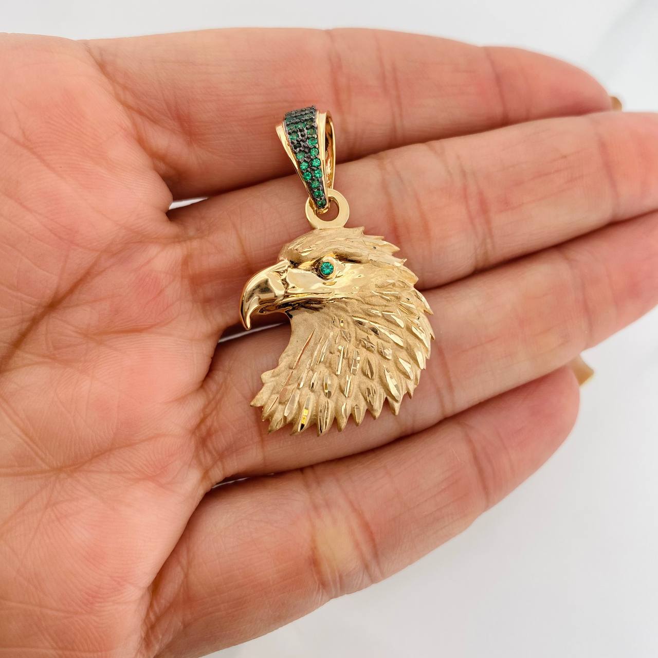 Dije Águila 4.9g / 3.6cm Dos Oros Negro Amarillo 18K